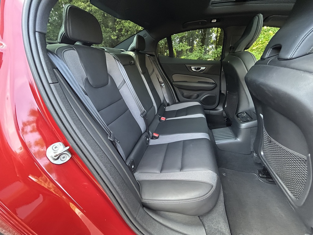 Volvo S60 S60 R-design T8 Recharge Awd A White #32
