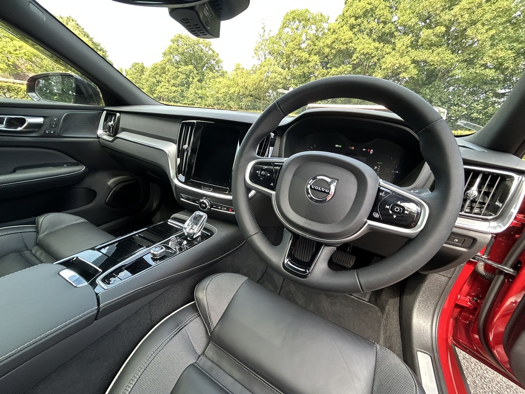 Volvo S60 S60 R-design T8 Recharge Awd A White #27