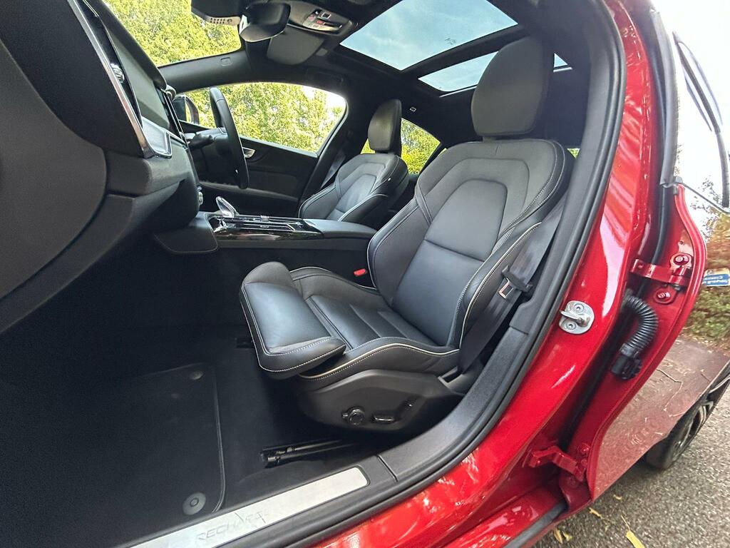 Volvo S60 S60 R-design T8 Recharge Awd A White #38