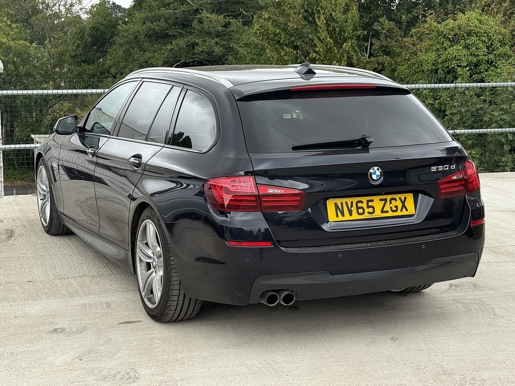 BMW 5 Series 530D M Sport Black #2