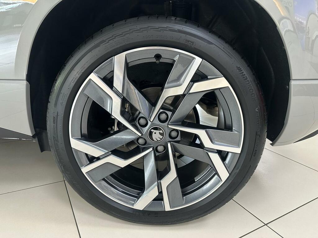 Skoda Karoq Suv 1.5 Tsi 150Ps Se Dsg White #11