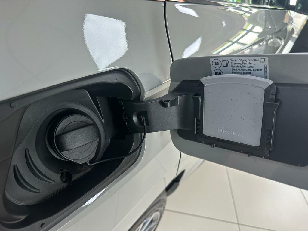Skoda Karoq Suv 1.5 Tsi 150Ps Se Dsg White #10