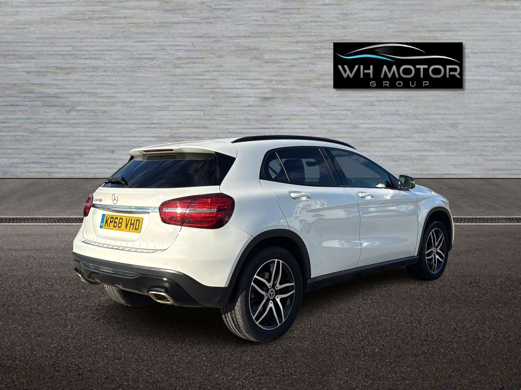 Mercedes-Benz GLA Class Urban Edition White #6