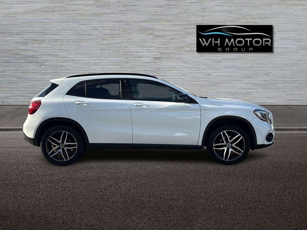 Mercedes-Benz GLA Class Urban Edition White #4