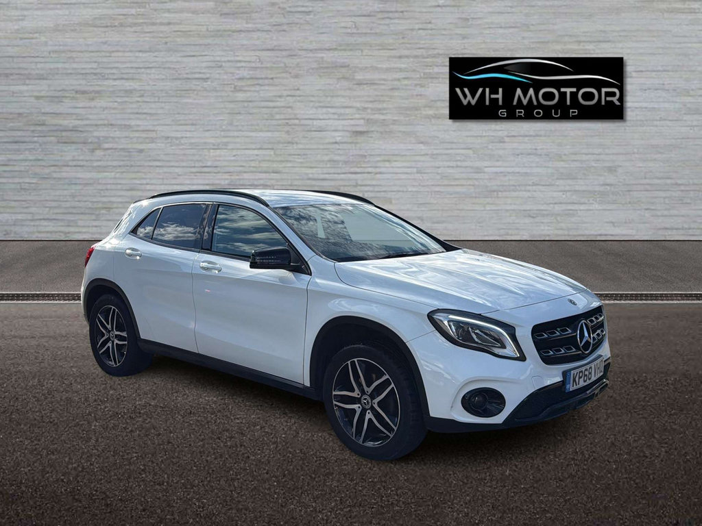 Mercedes-Benz GLA Class Urban Edition White #2