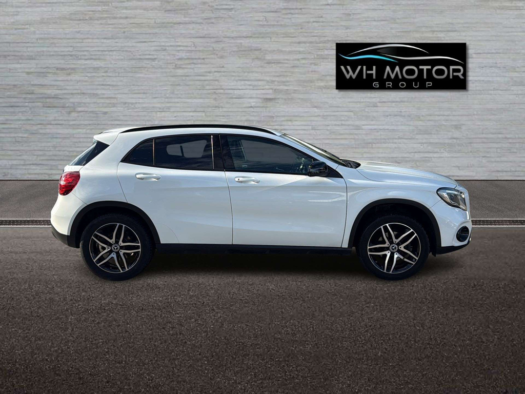 Mercedes-Benz GLA Class Urban Edition White #3