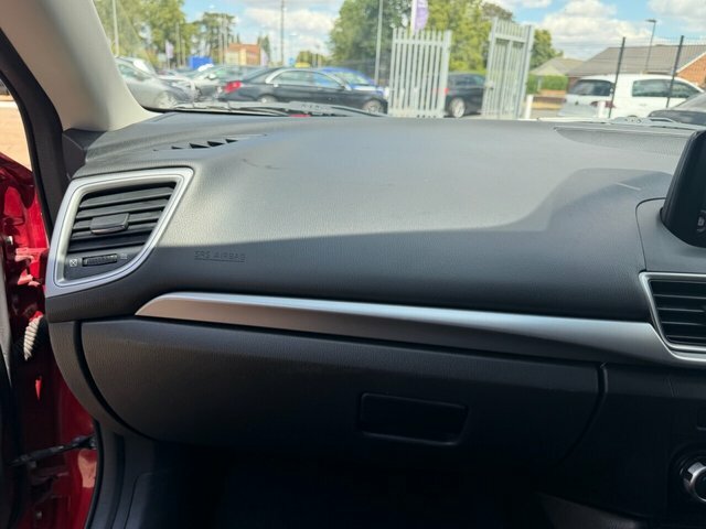 Mazda 3 2.0 Se One Owner - 35 Road Tax Red #28