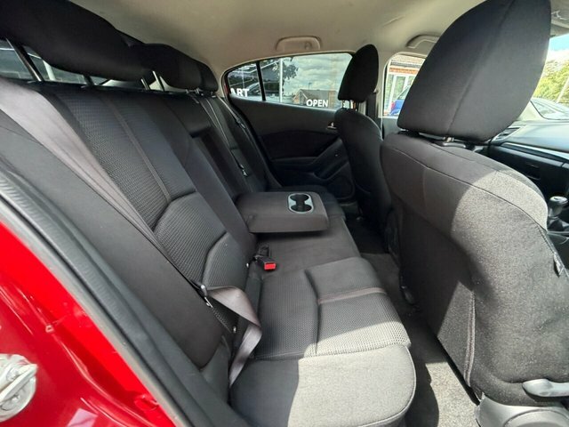Mazda 3 2.0 Se One Owner - 35 Road Tax Red #21