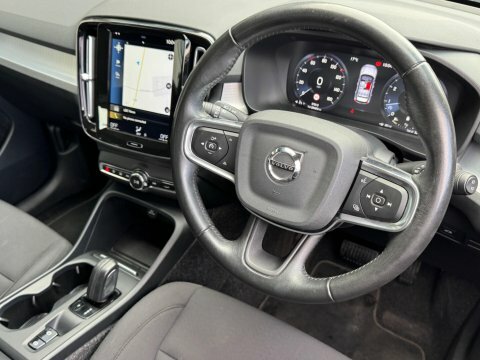 Volvo XC40 2.0 B4 Mhev ND70PSO Red #2