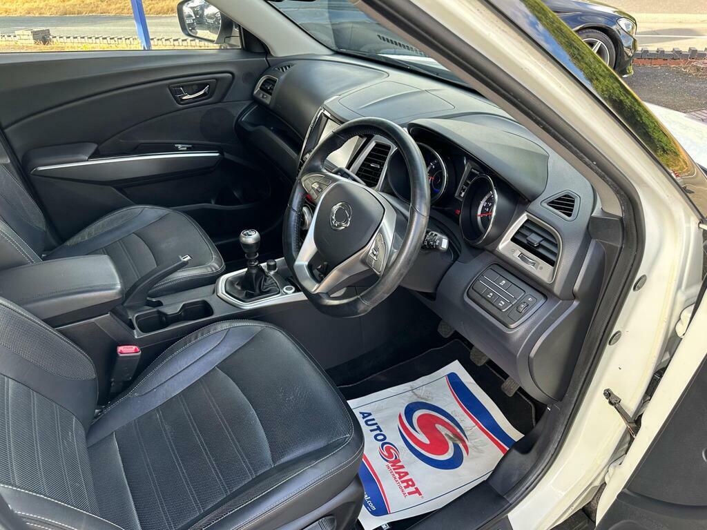 SsangYong Tivoli 1.6 Elx White #8