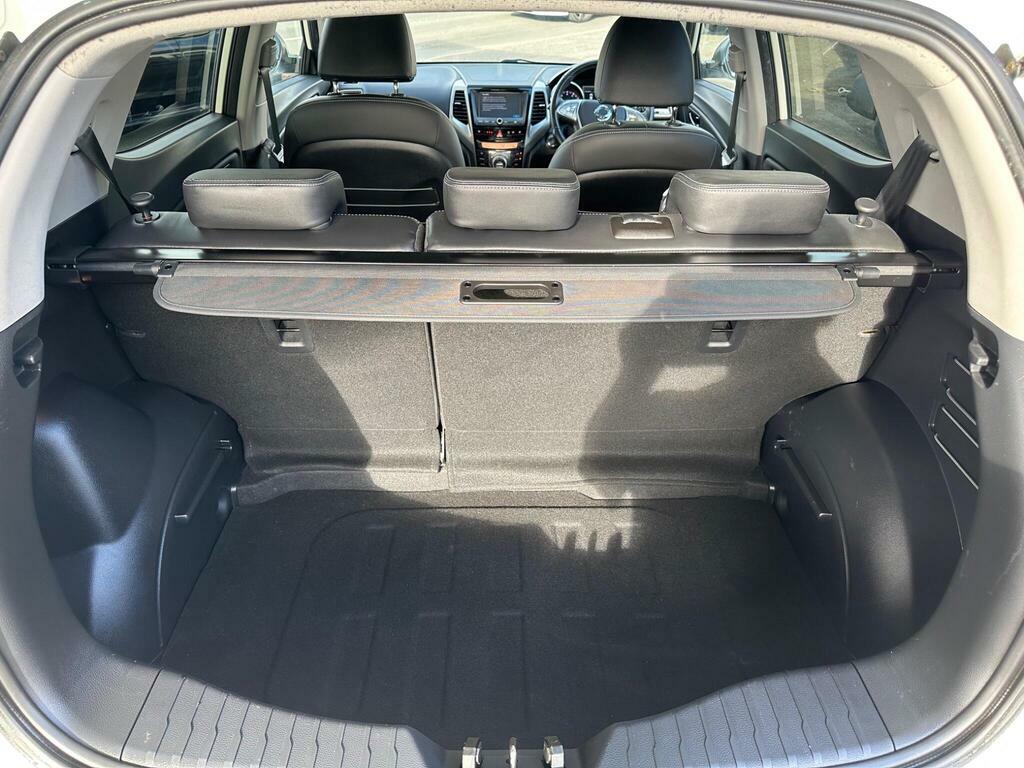 SsangYong Tivoli 1.6 Elx White #16
