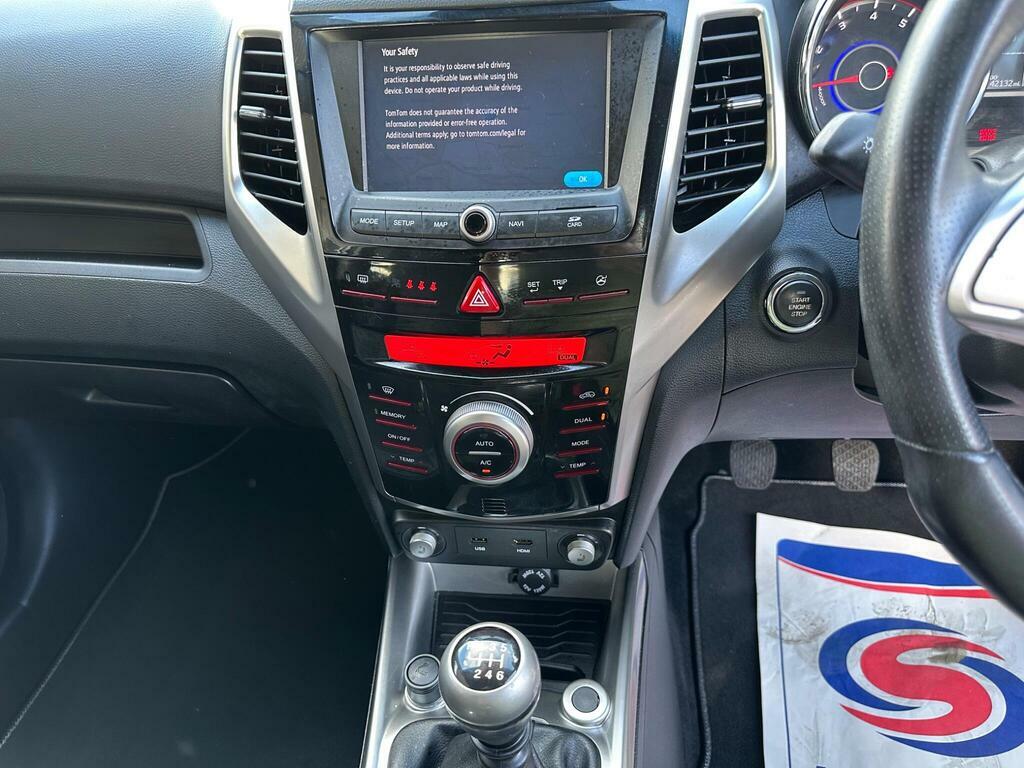 SsangYong Tivoli 1.6 Elx White #13