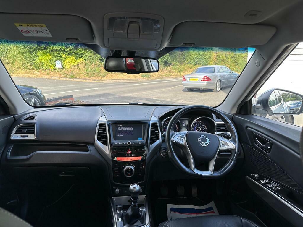 SsangYong Tivoli 1.6 Elx White #11