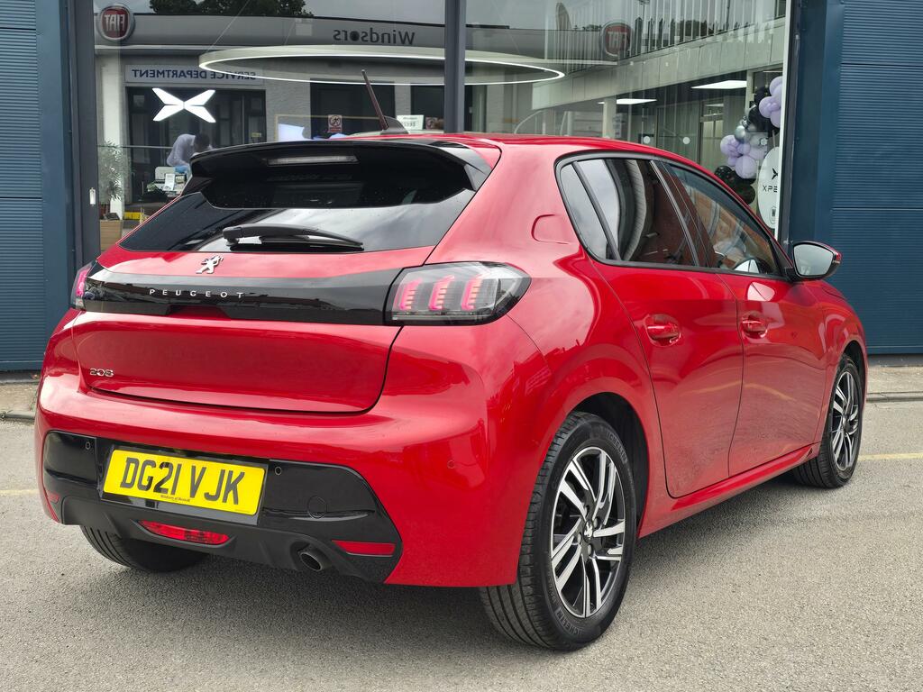 Peugeot 208 1.2 Puretech Allure Premium Hatchback M Red #4