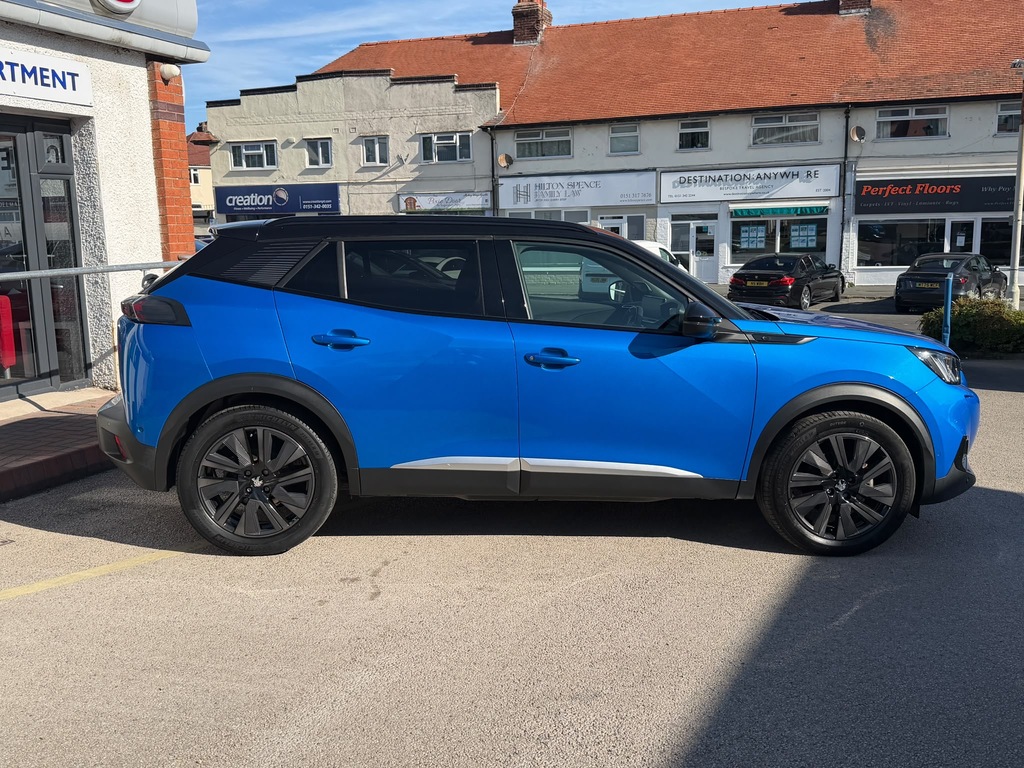 Peugeot e-2008 50Kwh Gt Suv 136 Ps Blue #2
