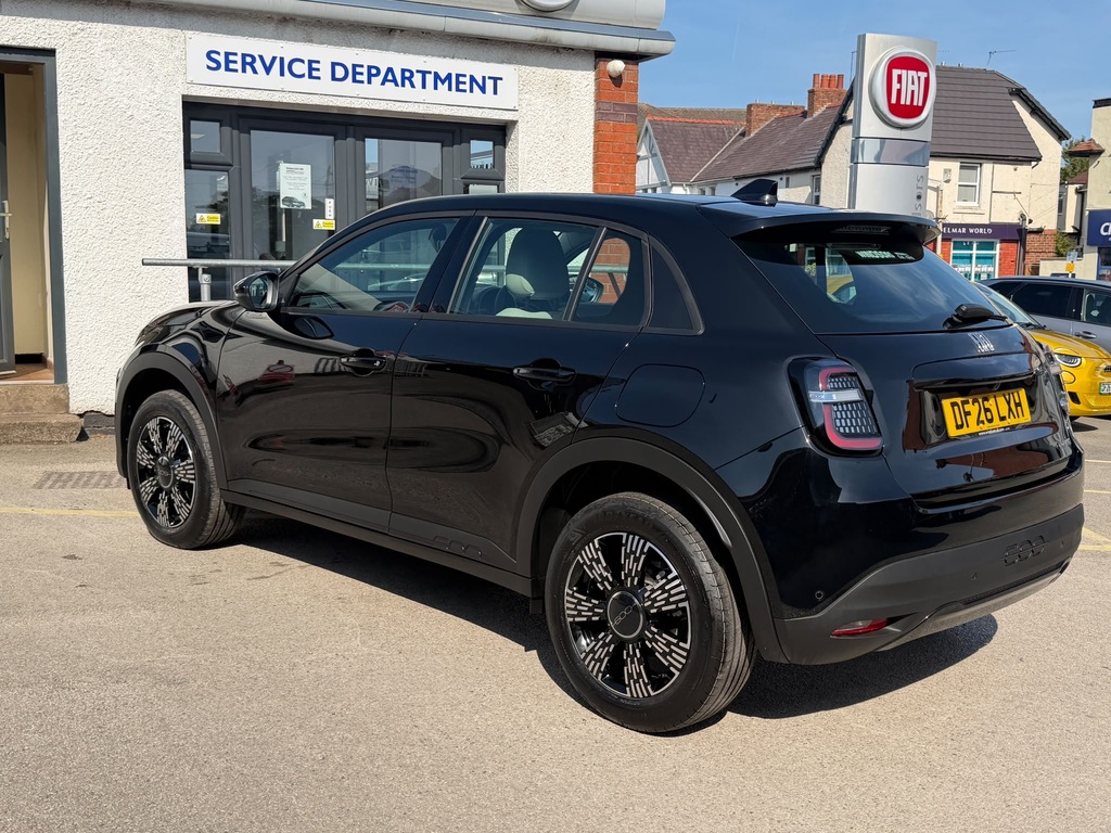 Fiat 600 1.2 Mhev Icon Suv Hybrid E-dct Euro 6 Black #5