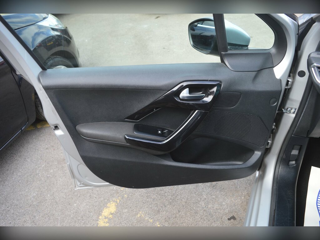 Peugeot 208 1.2 Vti Allure Hatchback Euro 5 White #14