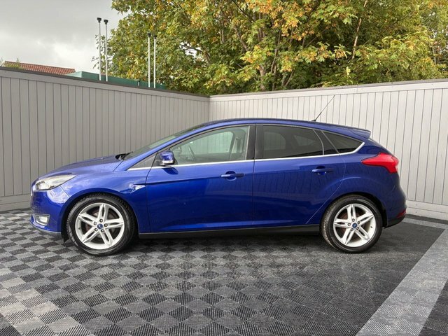 Ford Focus 1.0T Ecoboost Titanium Hatchback Blue #4