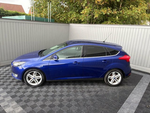 Ford Focus 1.0T Ecoboost Titanium Hatchback Blue #3