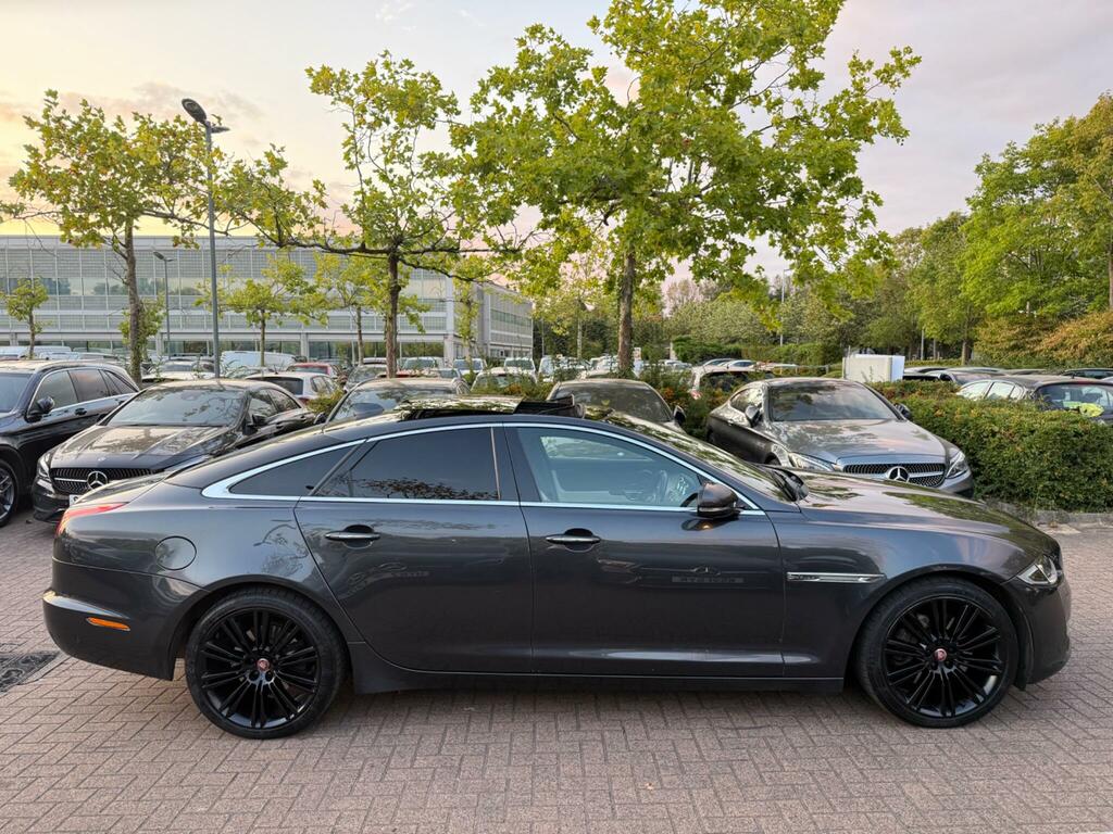 Jaguar XJ 3.0D V6 Portfolio Euro 6 Ss OV17FNT Grey #3
