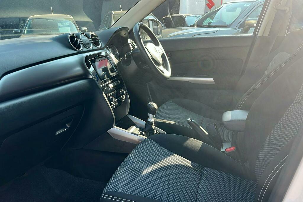 Suzuki Vitara 1.4 Boosterjet Mhev Sz T Suv Hybrid Man LV23RCY White #3