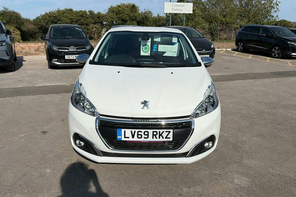 Peugeot 208 1.2 Puretech Signature Hatchback White #4