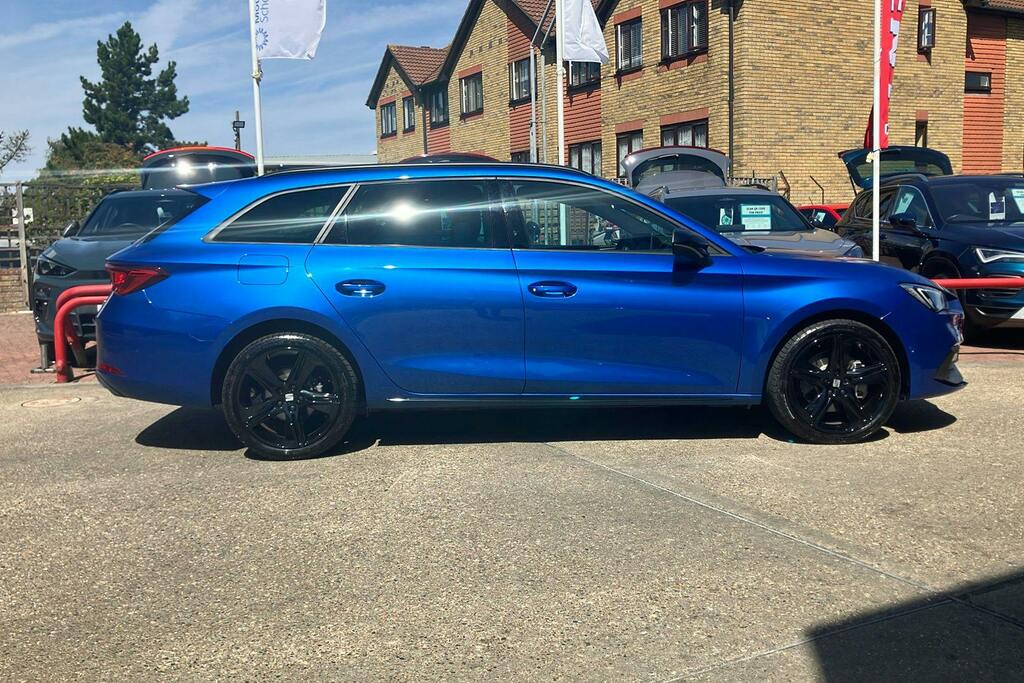 Seat Leon 1.5 Ehybrid 25.8Kwh Fr Black Edition Estate Pe White #5