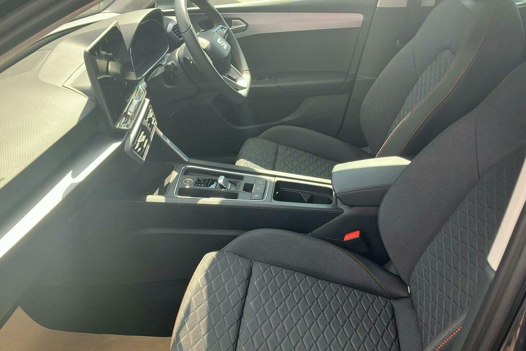 Seat Leon 1.5 Etsi Mhev Fr Estate Hybrid Dsg White #3