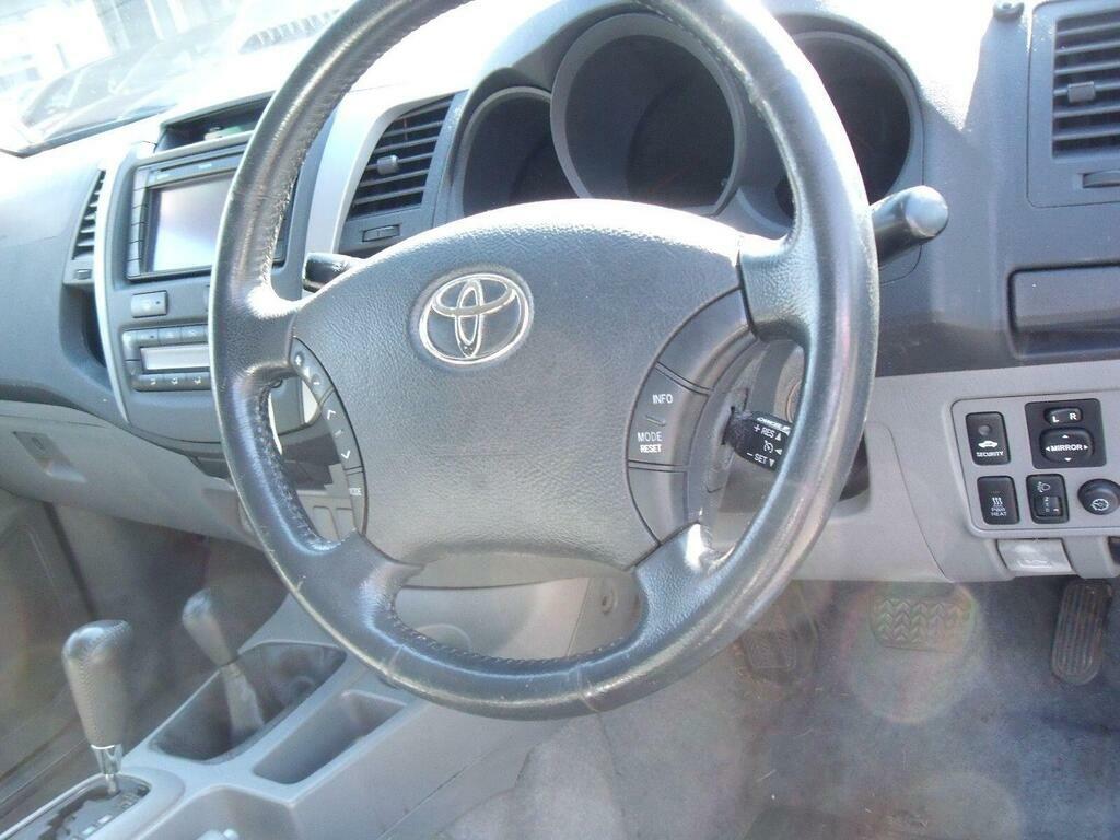 Toyota HILUX Hl2 4X4 White #12
