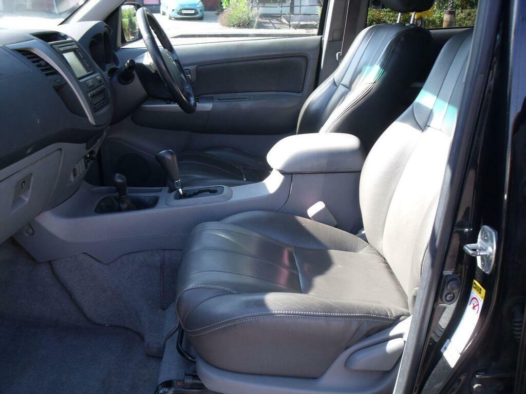 Toyota HILUX Hl2 4X4 White #10