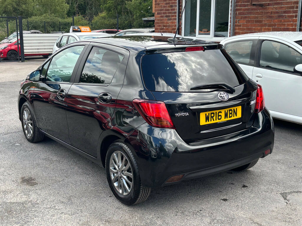 Toyota Yaris 1.33 Dual Vvt-i Icon Multidrive S Euro 6 Black #4