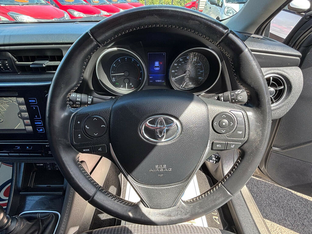Toyota Auris 1.2 Vvt-i Excel Euro 6 Ss Red #17