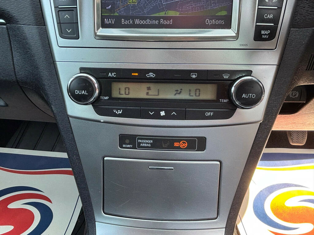 Toyota Avensis Saloon 2.0 D-4d T2 2012 Silver #37
