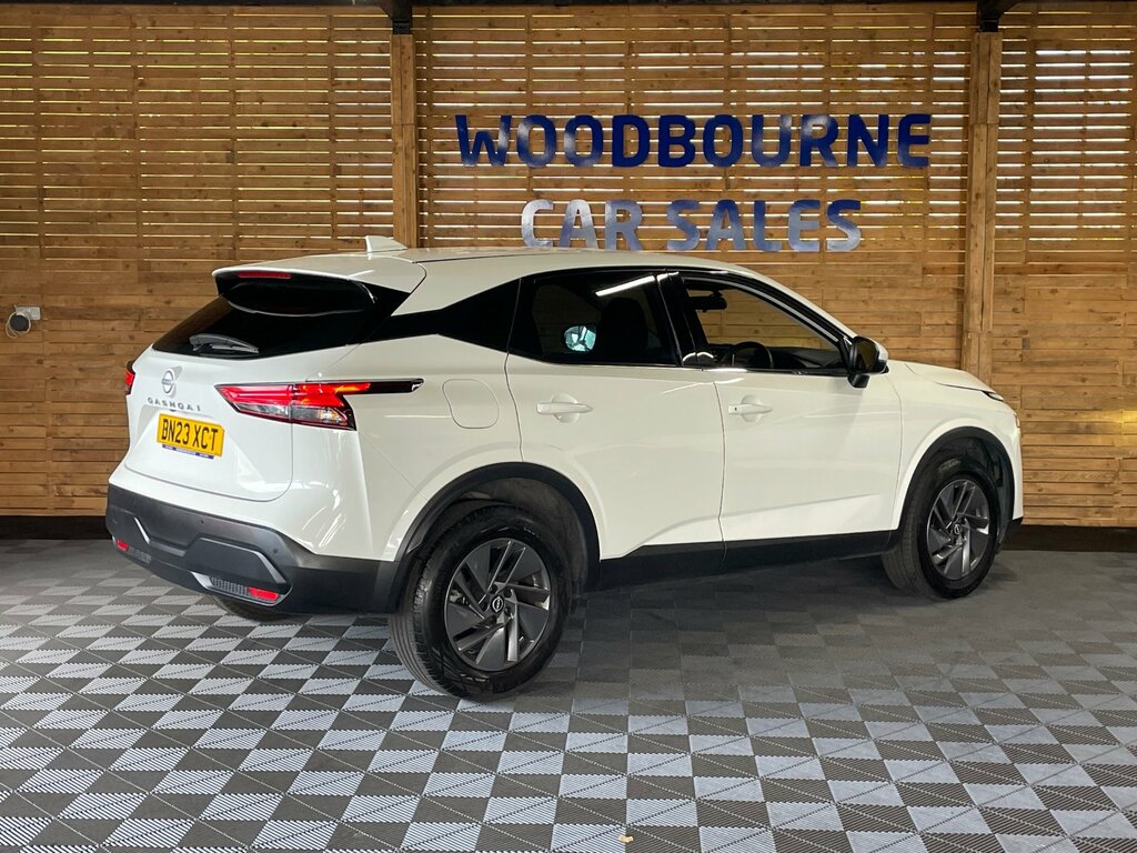 Nissan Qashqai 1.3 Dig-t Mhev Acenta Premium Suv Hybri DN23XCT White #4