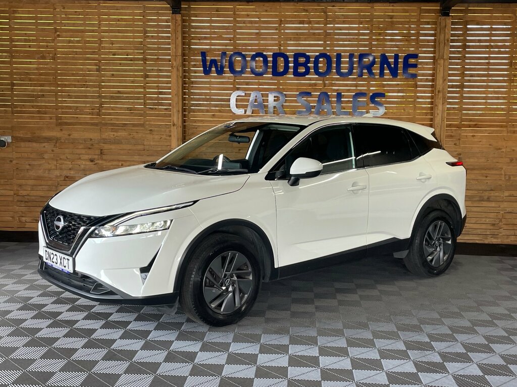 Nissan Qashqai 1.3 Dig-t Mhev Acenta Premium Suv Hybri DN23XCT White #2