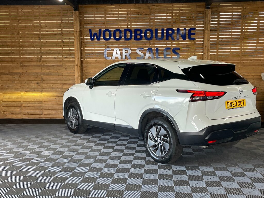 Nissan Qashqai 1.3 Dig-t Mhev Acenta Premium Suv Hybri DN23XCT White #3
