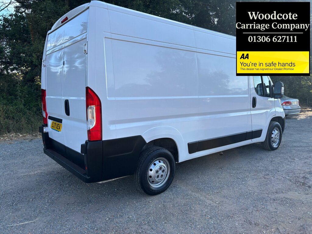Peugeot Boxer 2.2 Bluehdi 335 Professional Panel Van SJ71XEA White #3