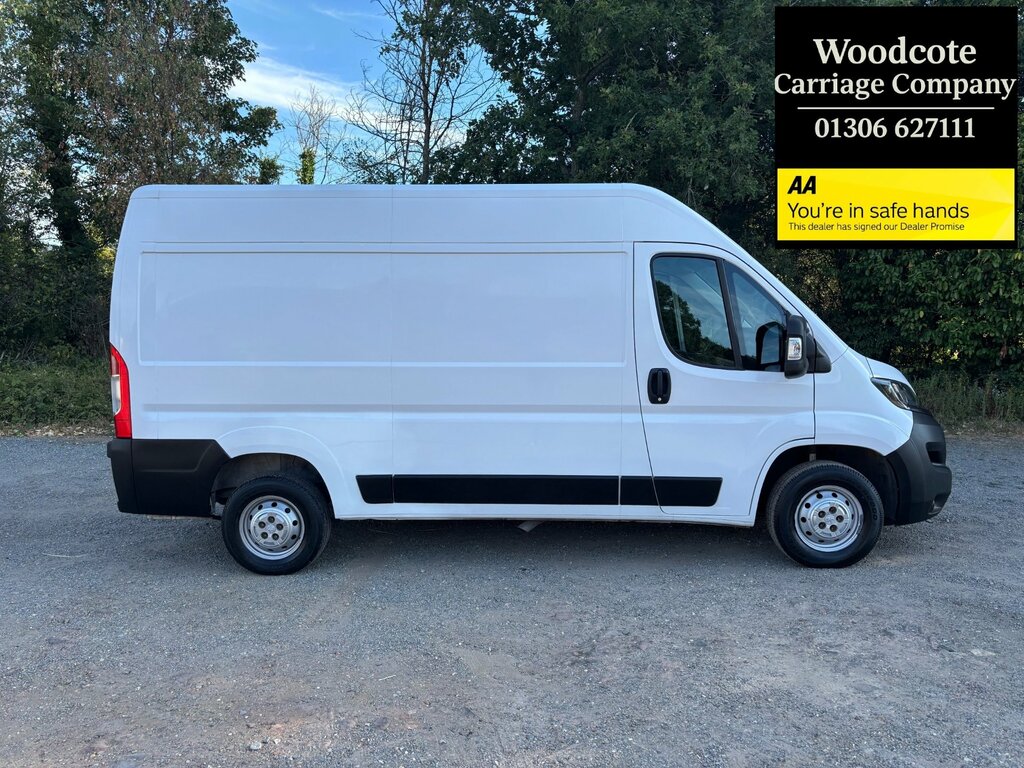 Peugeot Boxer 2.2 Bluehdi 335 Professional Panel Van SJ71XEA White #2