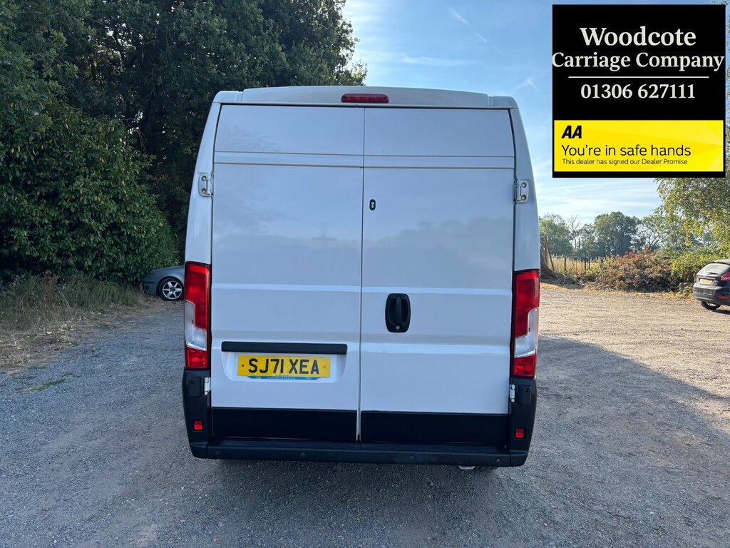 Peugeot Boxer 2.2 Bluehdi 335 Professional Panel Van SJ71XEA White #4