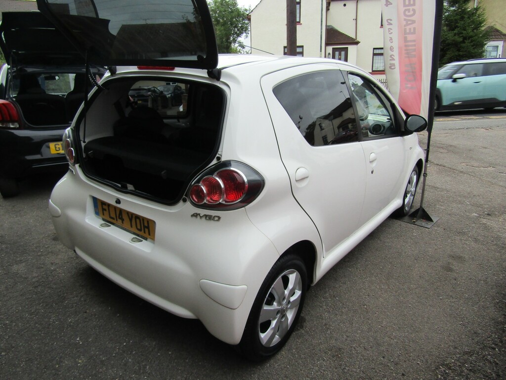 Toyota Aygo 1.0 Vvt-i Move White #2