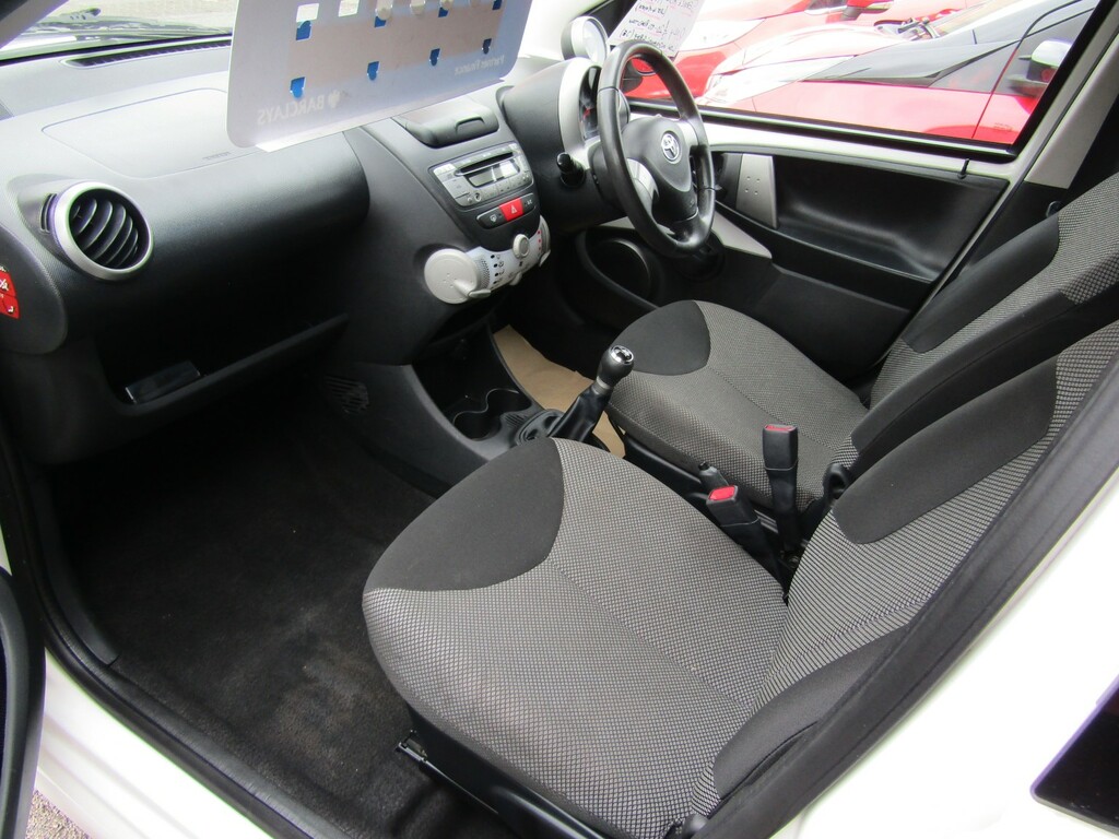 Toyota Aygo 1.0 Vvt-i Move White #6