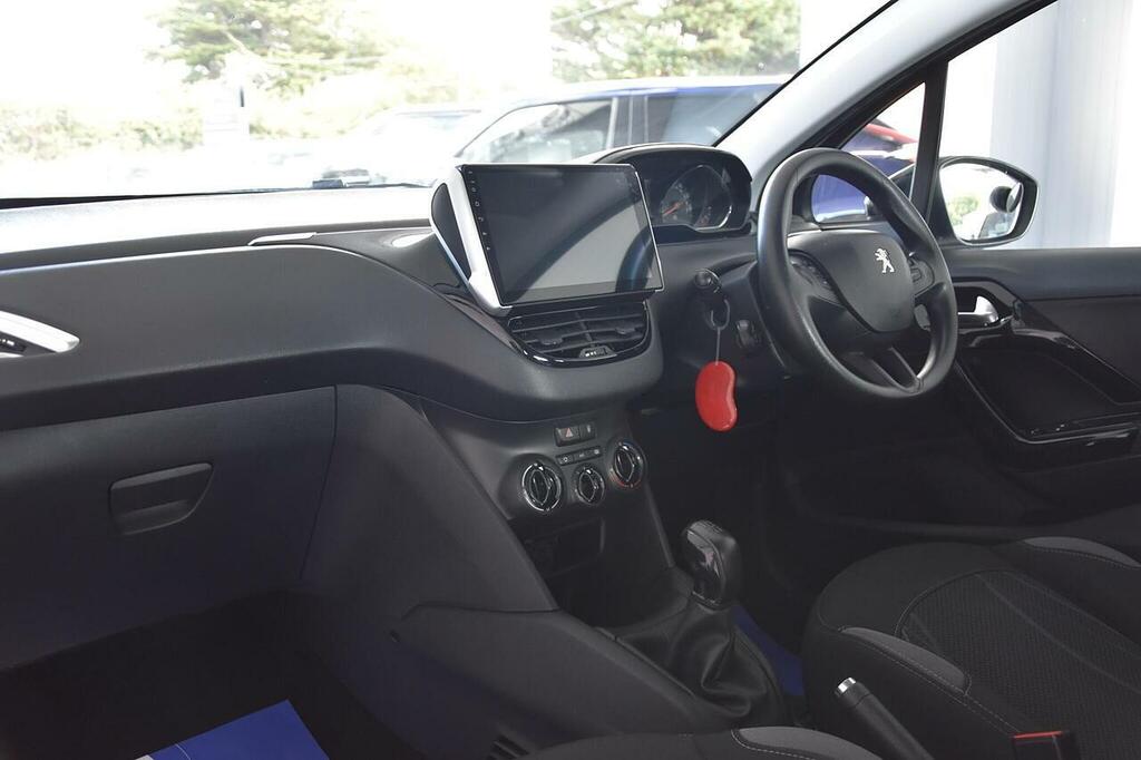 Peugeot 208 1.2 Style 82 Bhp White #15