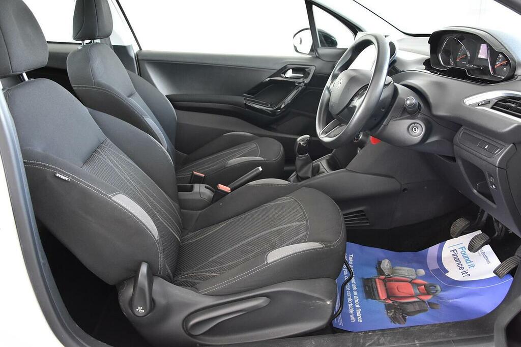 Peugeot 208 1.2 Style 82 Bhp White #10