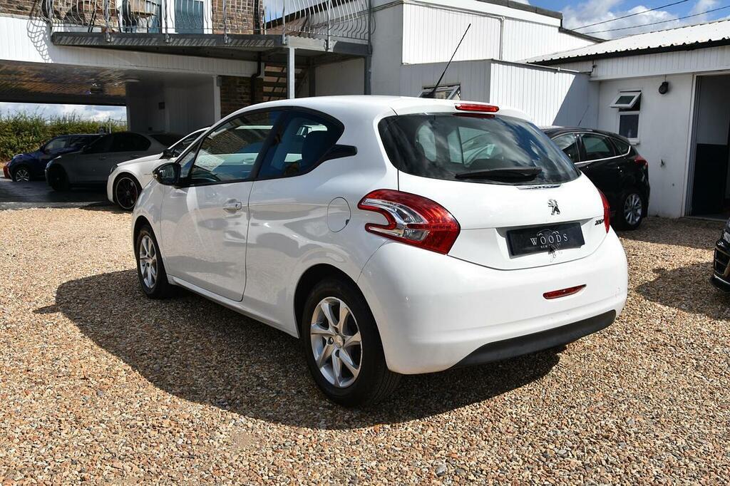 Peugeot 208 1.2 Style 82 Bhp White #7