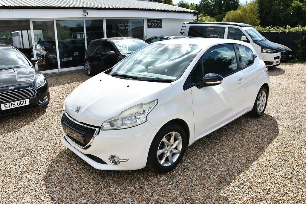 Peugeot 208 1.2 Style 82 Bhp White #8