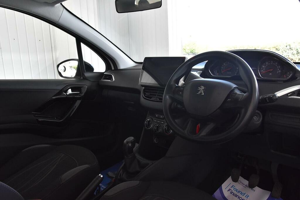 Peugeot 208 1.2 Style 82 Bhp White #12