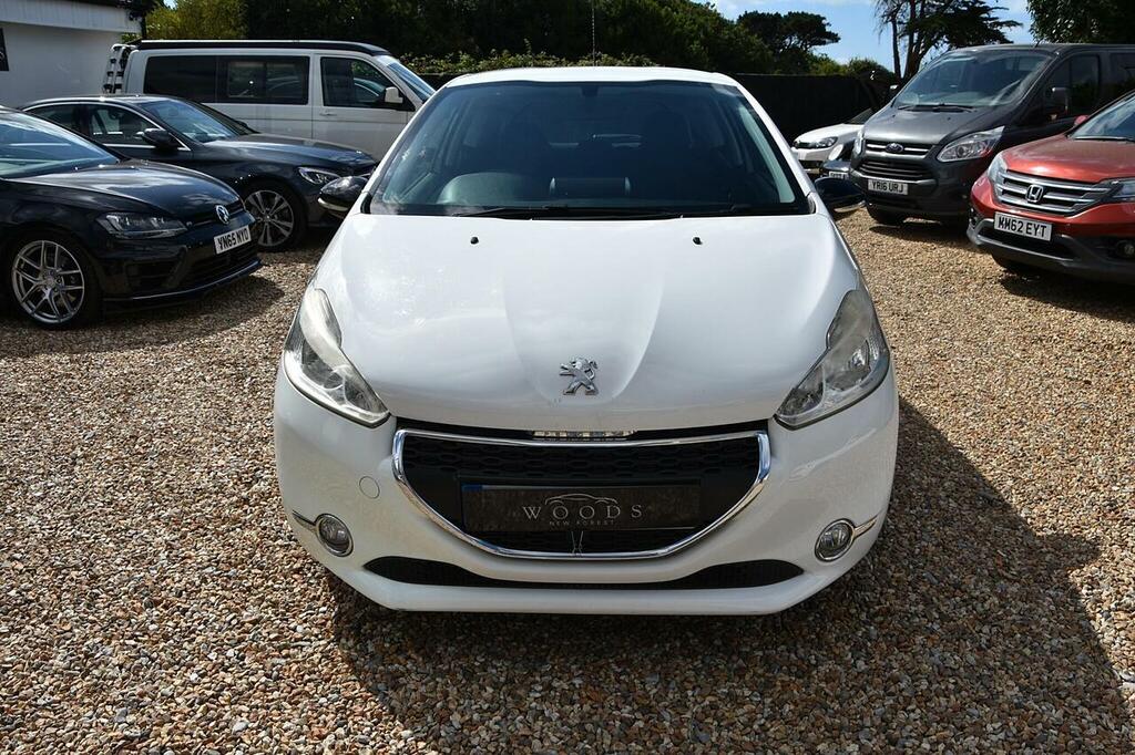 Peugeot 208 1.2 Vti Active Euro 5 White #2