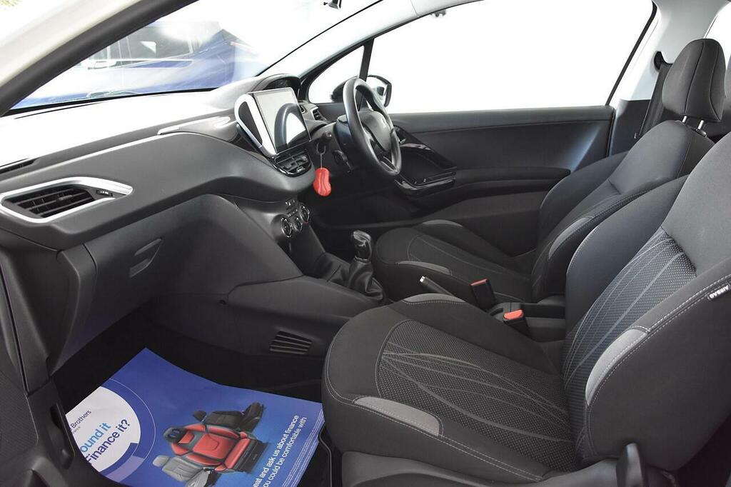 Peugeot 208 1.2 Style 82 Bhp White #14