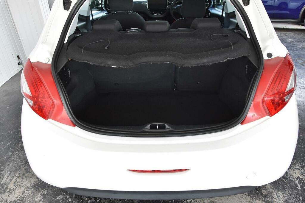 Peugeot 208 1.2 Style 82 Bhp White #20