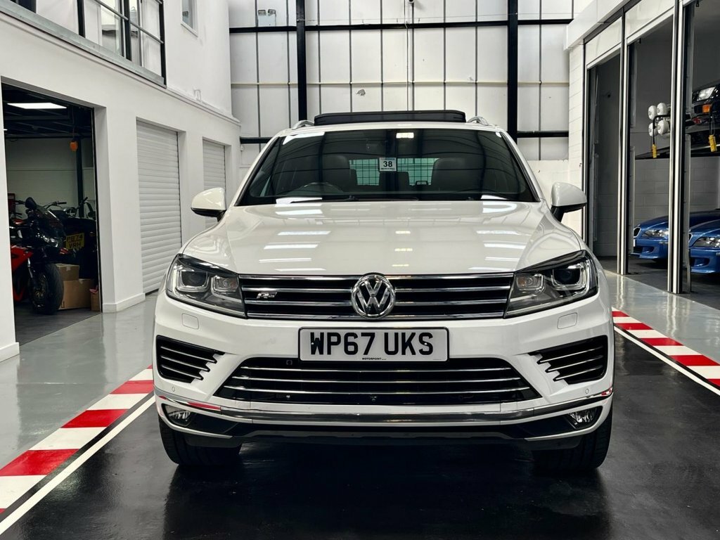 Volkswagen Touareg 3L R-line Plus White #3